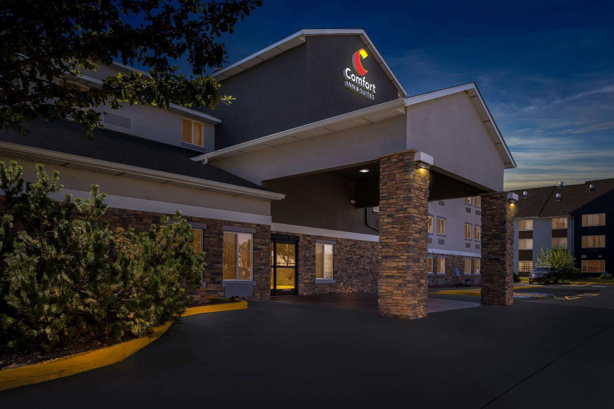Comfort Inn & Suites Greeley Exterior photo