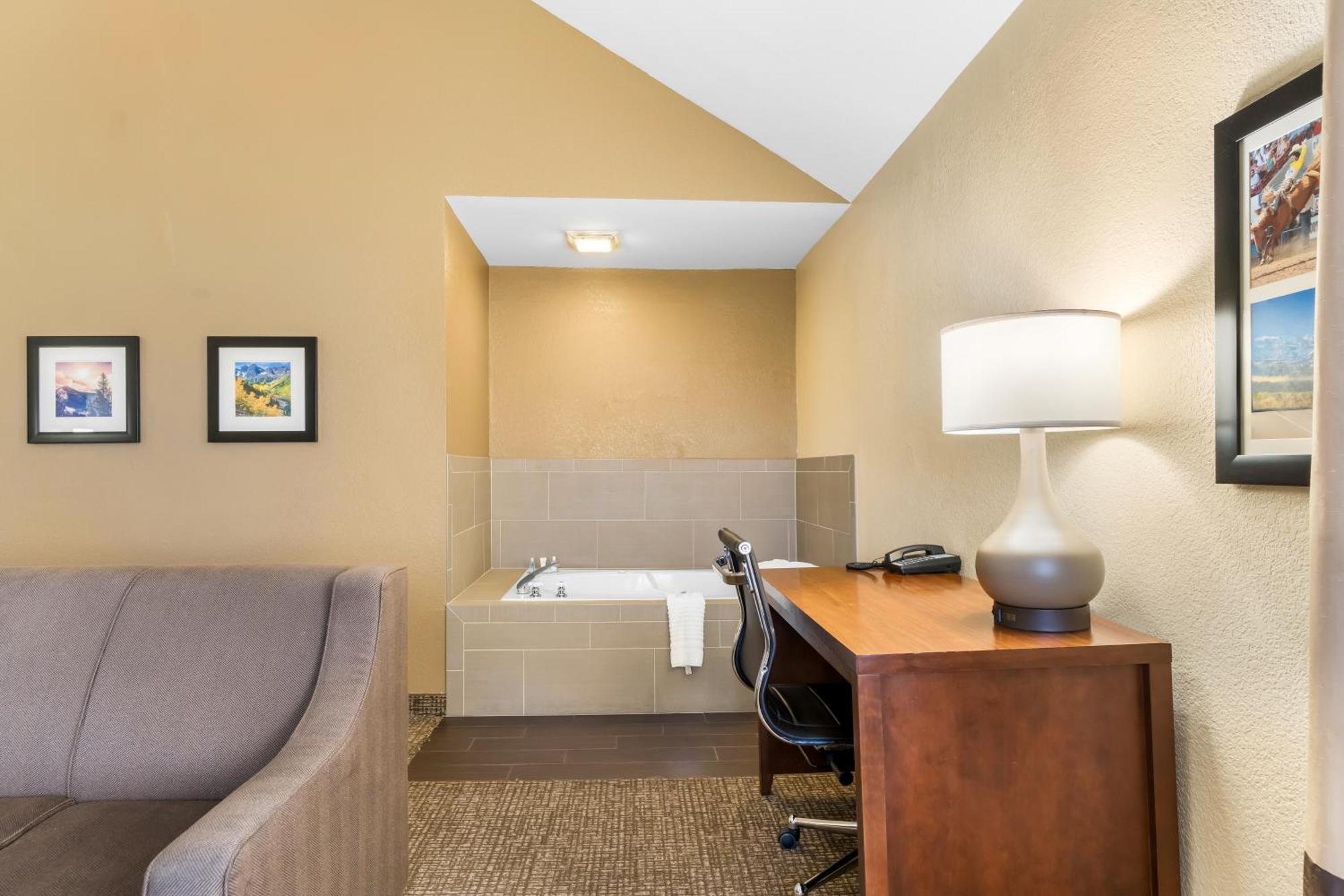 Comfort Inn & Suites Greeley Exterior photo