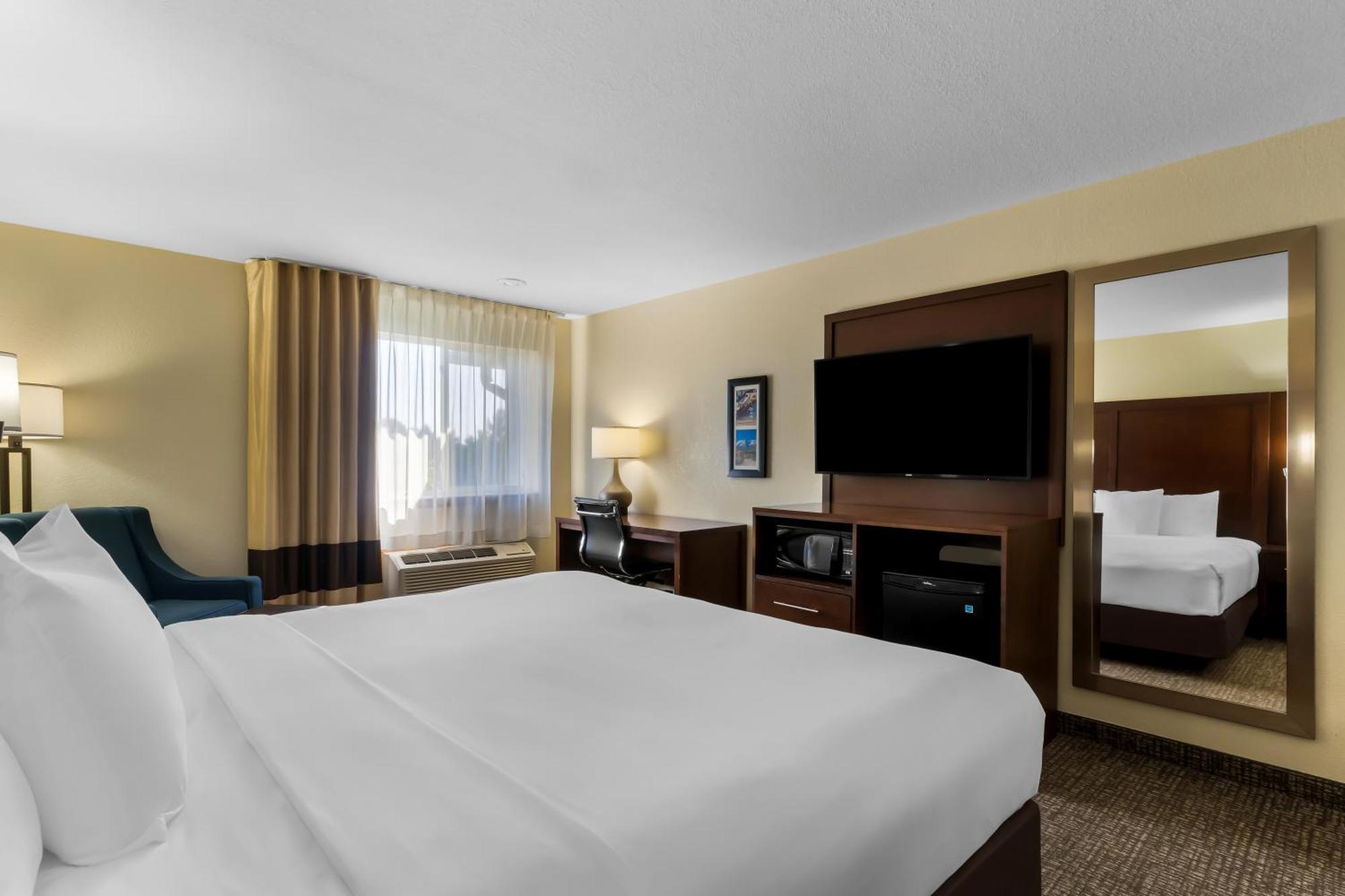 Comfort Inn & Suites Greeley Exterior photo
